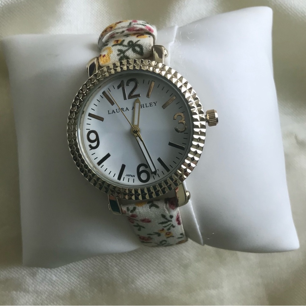 Watch Laura Ashley for lady